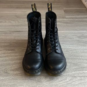 Dr. Martens 1460 Women’s smooth leather lace up boots